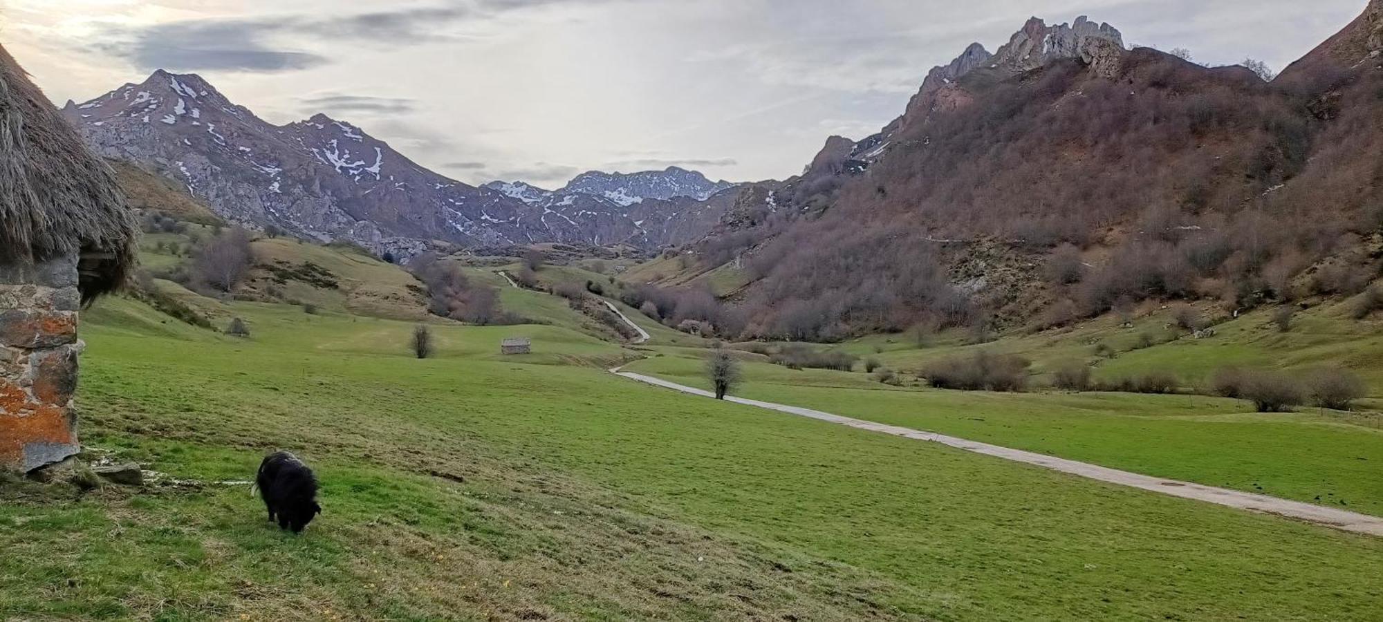 La Corona Del Auteiro Valle de Lago Luaran gambar
